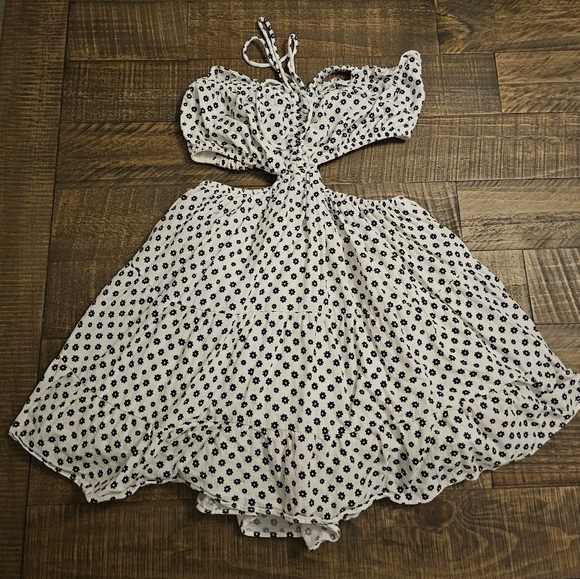 MY DARLING DAISY BACKLESS FLORAL MINI DRESS (OFF WHITE) CUT OUT Nana MACS Black - Picture 5 of 7